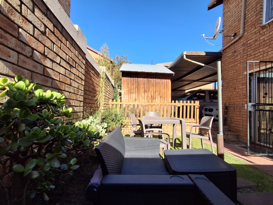 2 Bedroom Property for Sale in Strubensvallei Gauteng