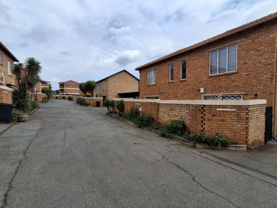 2 Bedroom Property for Sale in Strubensvallei Gauteng