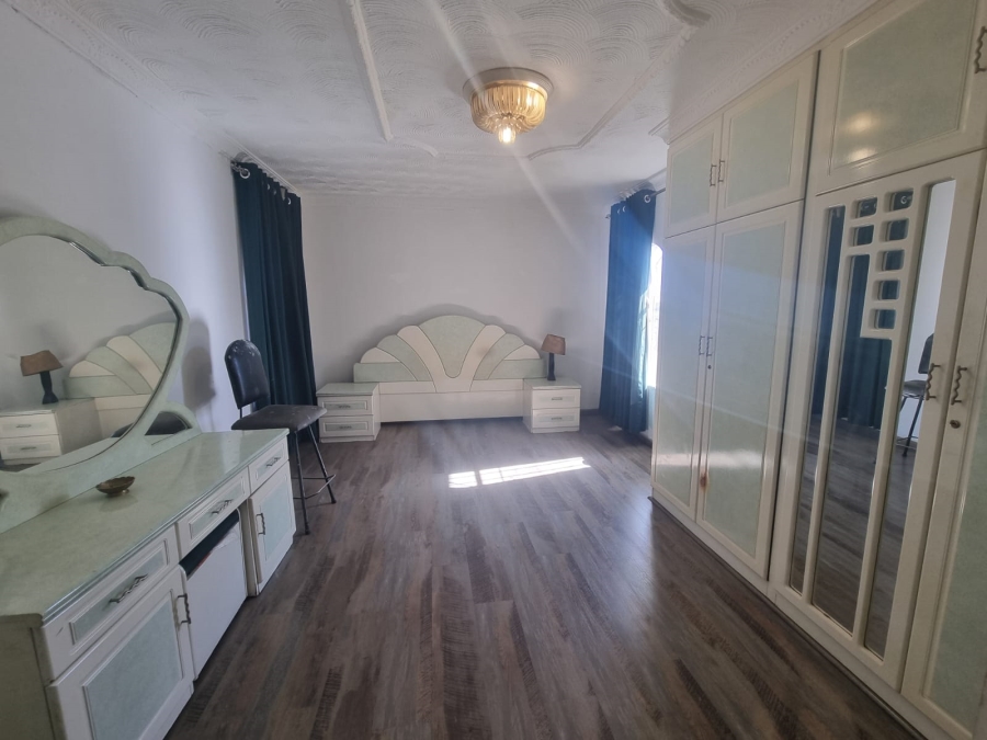 4 Bedroom Property for Sale in Zakariyya Park Gauteng