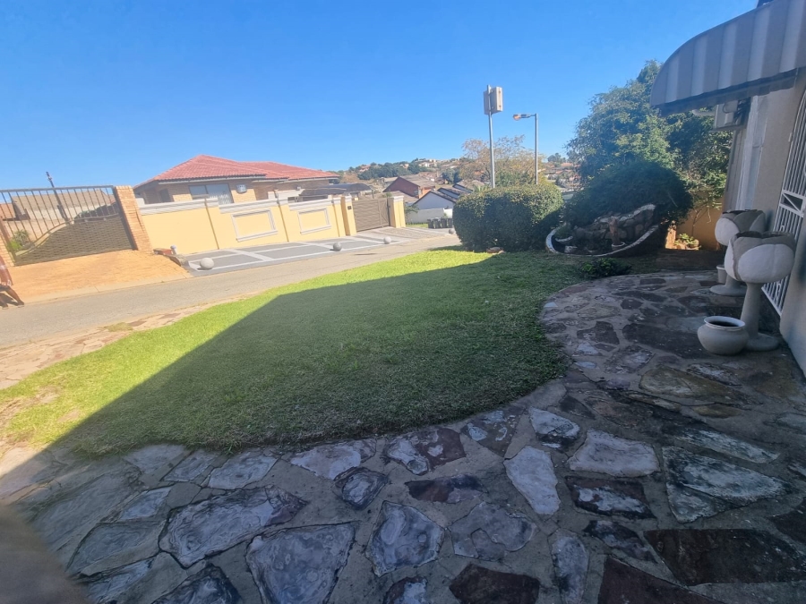 4 Bedroom Property for Sale in Zakariyya Park Gauteng