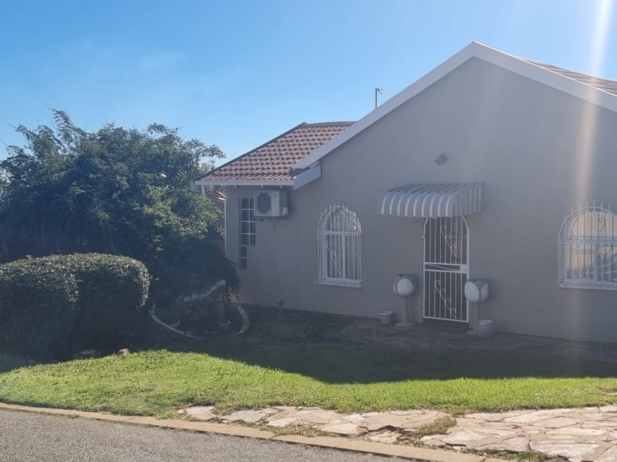 4 Bedroom Property for Sale in Zakariyya Park Gauteng
