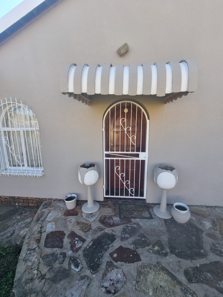 4 Bedroom Property for Sale in Zakariyya Park Gauteng