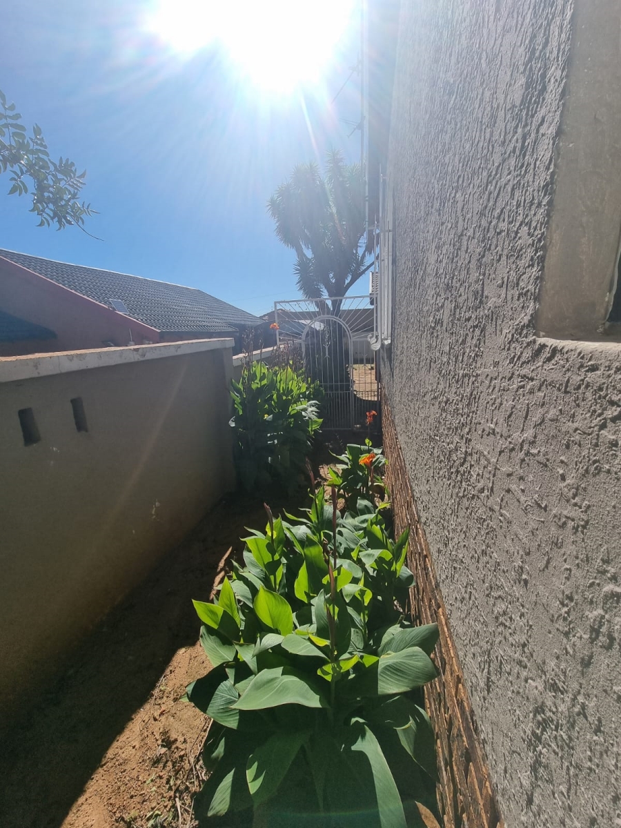 4 Bedroom Property for Sale in Zakariyya Park Gauteng