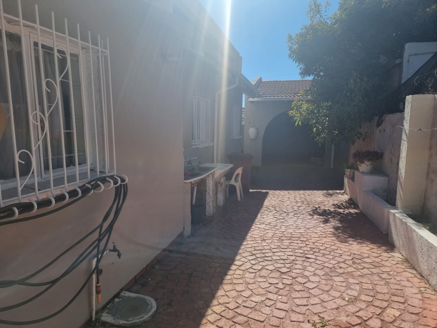 4 Bedroom Property for Sale in Zakariyya Park Gauteng