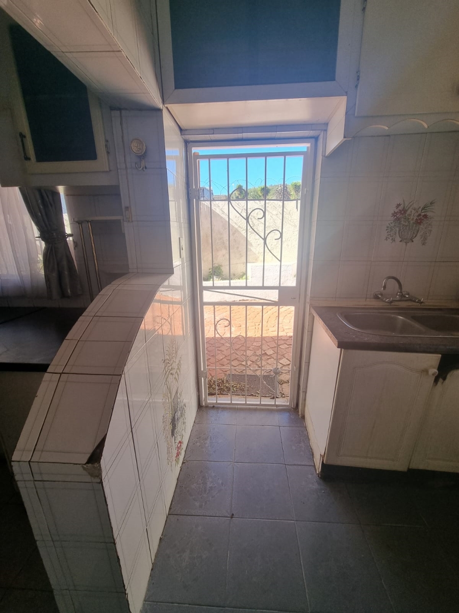 4 Bedroom Property for Sale in Zakariyya Park Gauteng