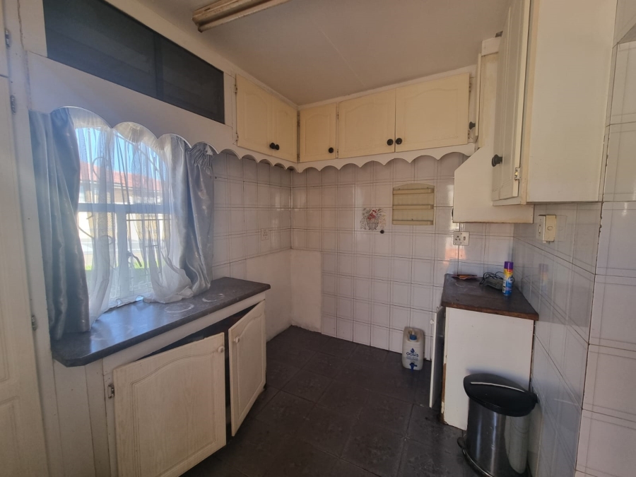 4 Bedroom Property for Sale in Zakariyya Park Gauteng