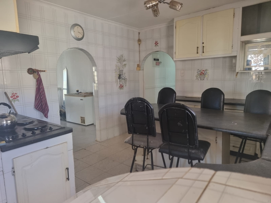 4 Bedroom Property for Sale in Zakariyya Park Gauteng