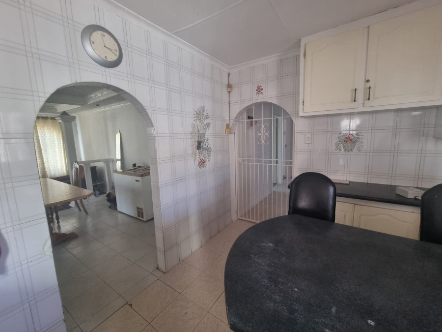 4 Bedroom Property for Sale in Zakariyya Park Gauteng