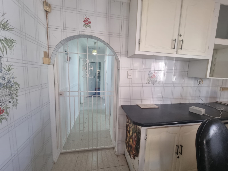 4 Bedroom Property for Sale in Zakariyya Park Gauteng