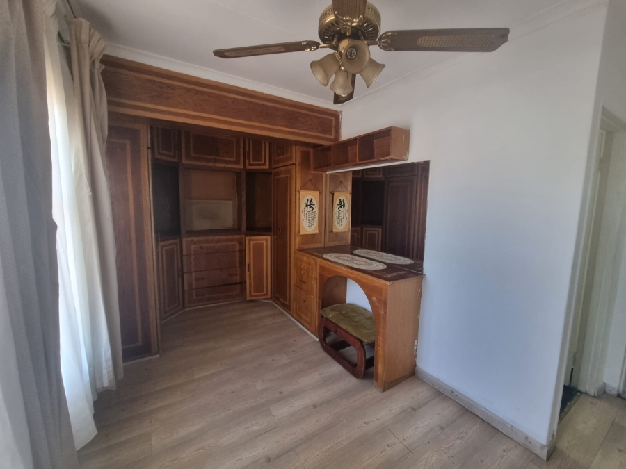 4 Bedroom Property for Sale in Zakariyya Park Gauteng