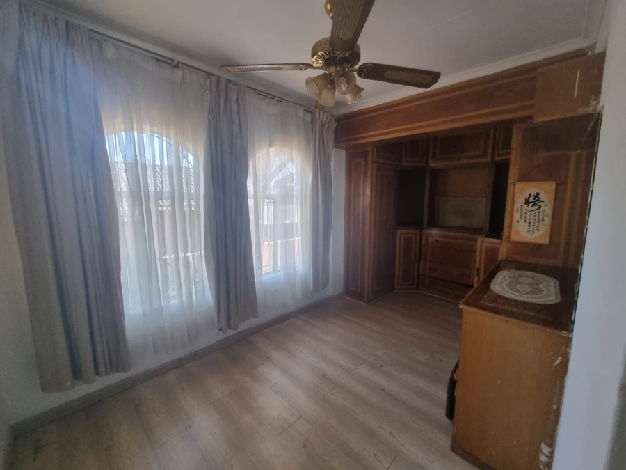 4 Bedroom Property for Sale in Zakariyya Park Gauteng
