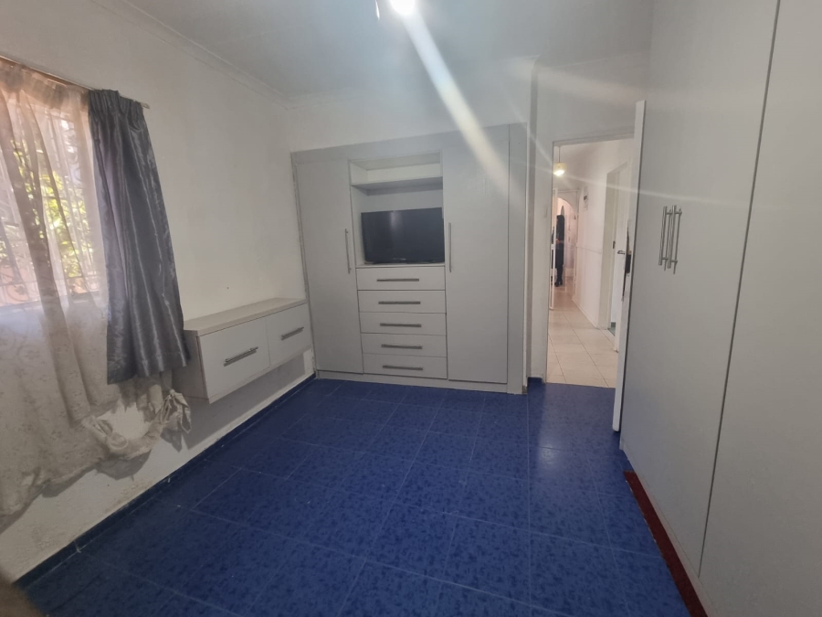 4 Bedroom Property for Sale in Zakariyya Park Gauteng