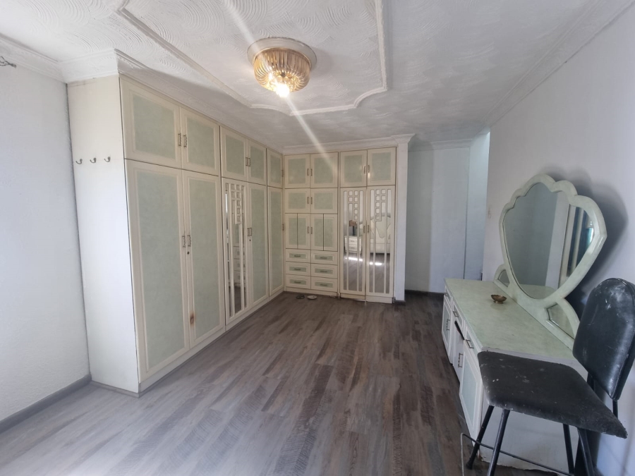 4 Bedroom Property for Sale in Zakariyya Park Gauteng