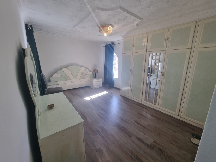 4 Bedroom Property for Sale in Zakariyya Park Gauteng