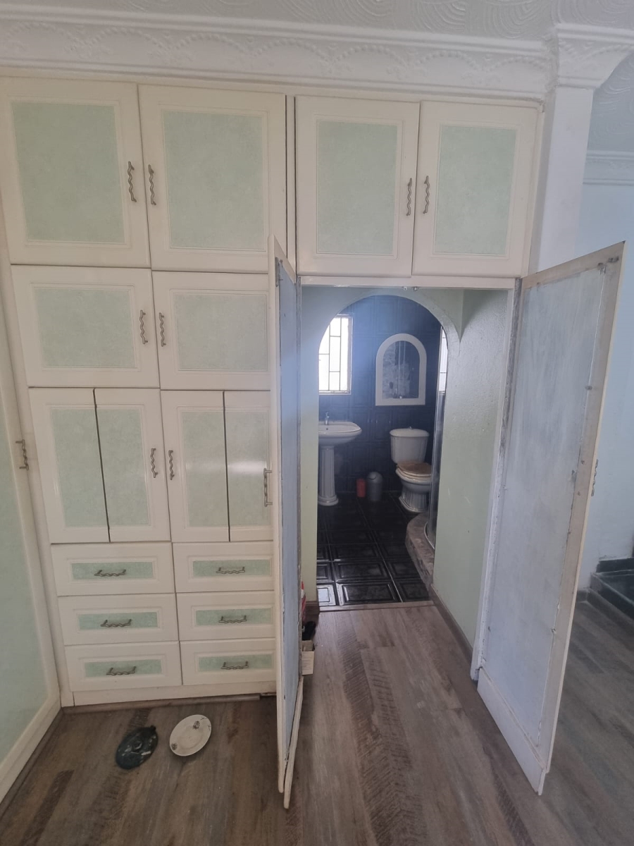 4 Bedroom Property for Sale in Zakariyya Park Gauteng