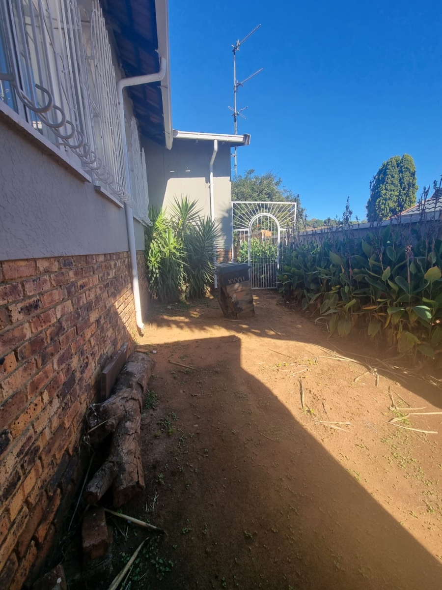 4 Bedroom Property for Sale in Zakariyya Park Gauteng