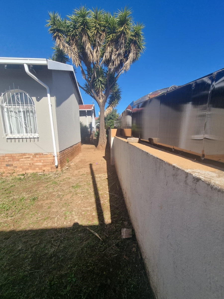 4 Bedroom Property for Sale in Zakariyya Park Gauteng