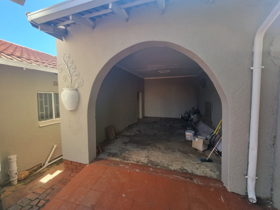 4 Bedroom Property for Sale in Zakariyya Park Gauteng