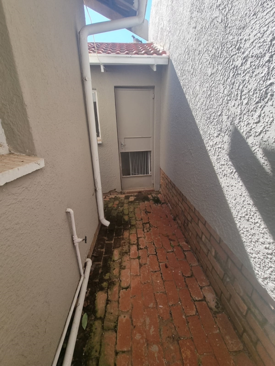 4 Bedroom Property for Sale in Zakariyya Park Gauteng