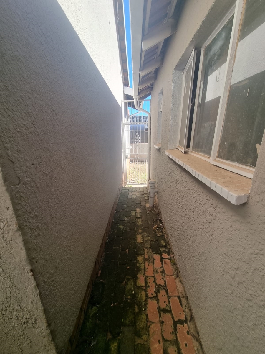 4 Bedroom Property for Sale in Zakariyya Park Gauteng