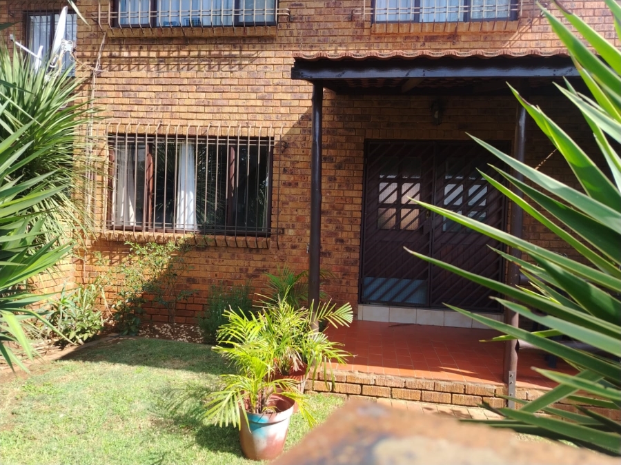 2 Bedroom Property for Sale in Klopperpark Gauteng