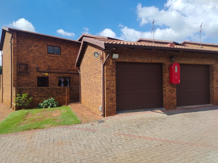 2 Bedroom Property for Sale in Klopperpark Gauteng