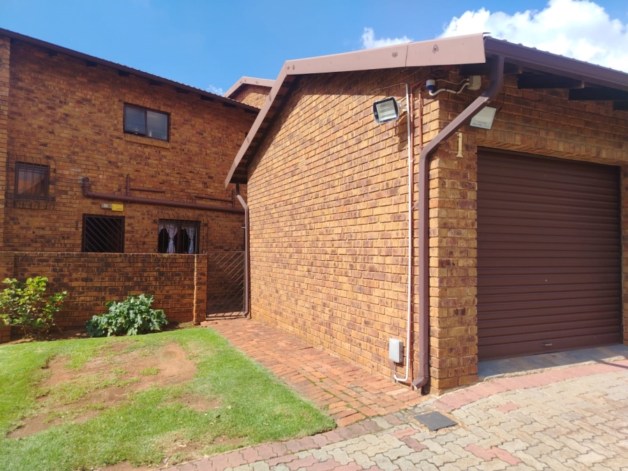 2 Bedroom Property for Sale in Klopperpark Gauteng