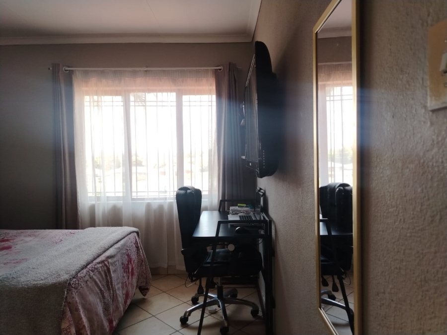 2 Bedroom Property for Sale in Klopperpark Gauteng