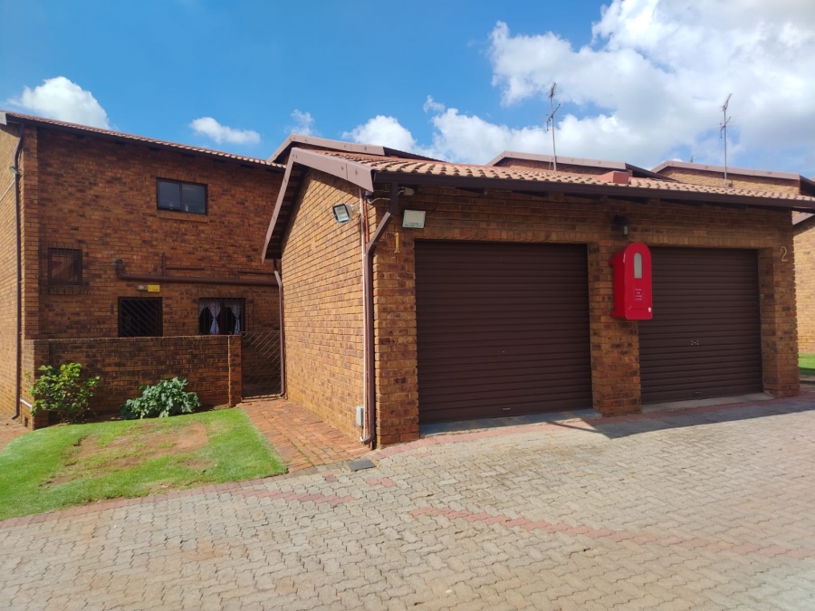 2 Bedroom Property for Sale in Klopperpark Gauteng
