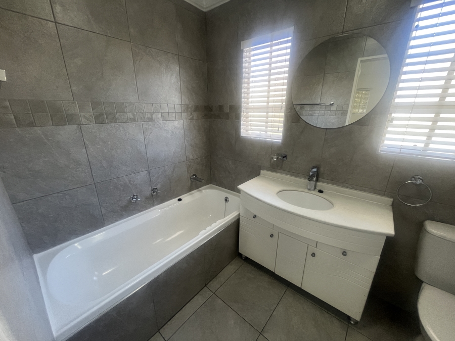 3 Bedroom Property for Sale in Marais Steyn Park Gauteng