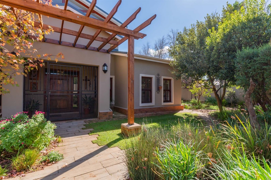 5 Bedroom Property for Sale in Bredell Gauteng