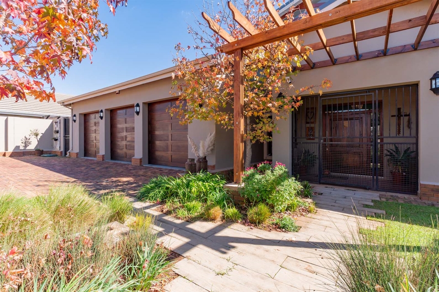 5 Bedroom Property for Sale in Bredell Gauteng