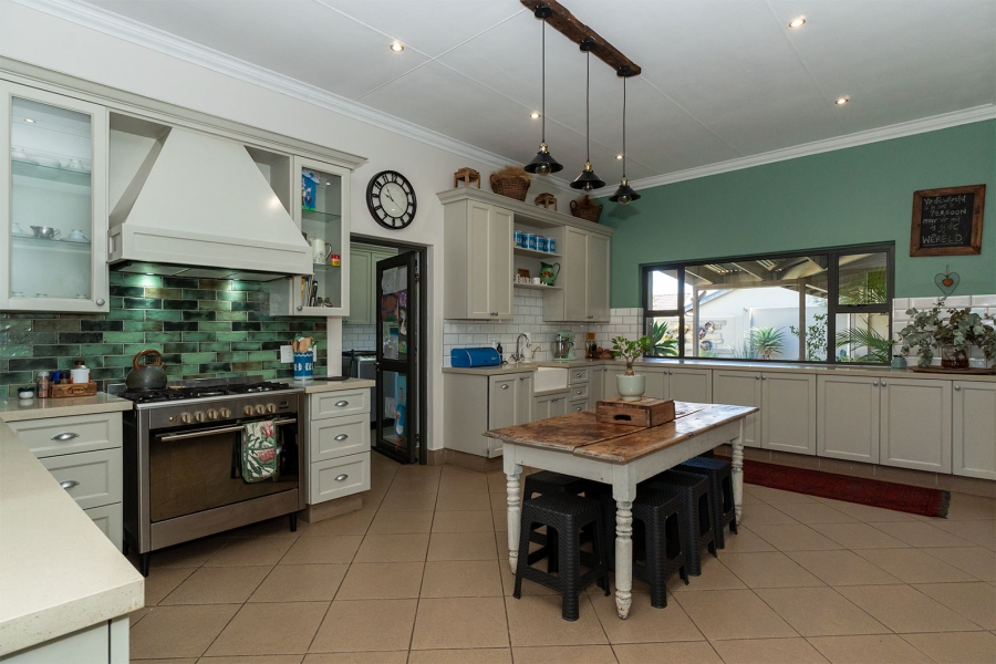 5 Bedroom Property for Sale in Bredell Gauteng