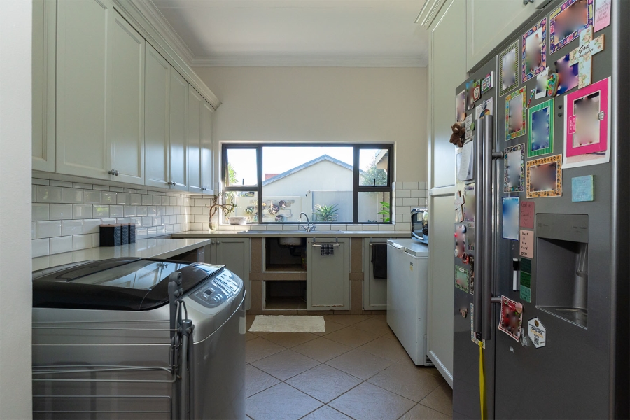 5 Bedroom Property for Sale in Bredell Gauteng