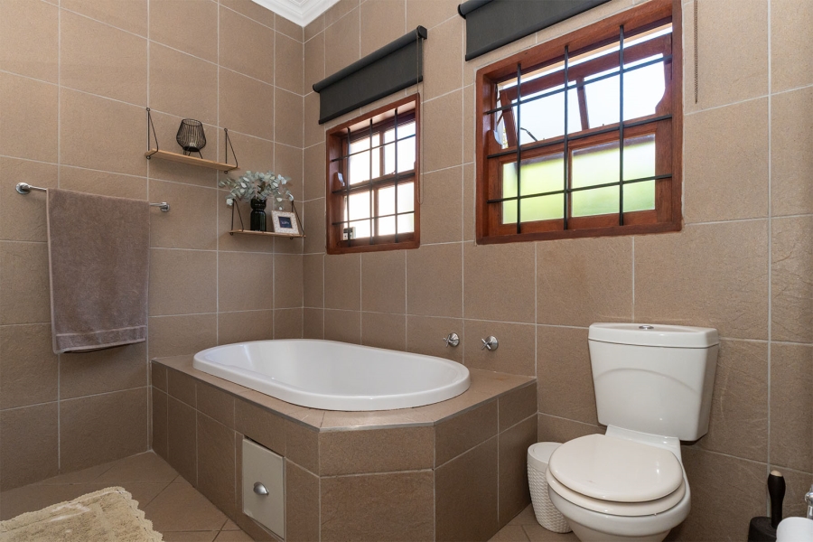 5 Bedroom Property for Sale in Bredell Gauteng