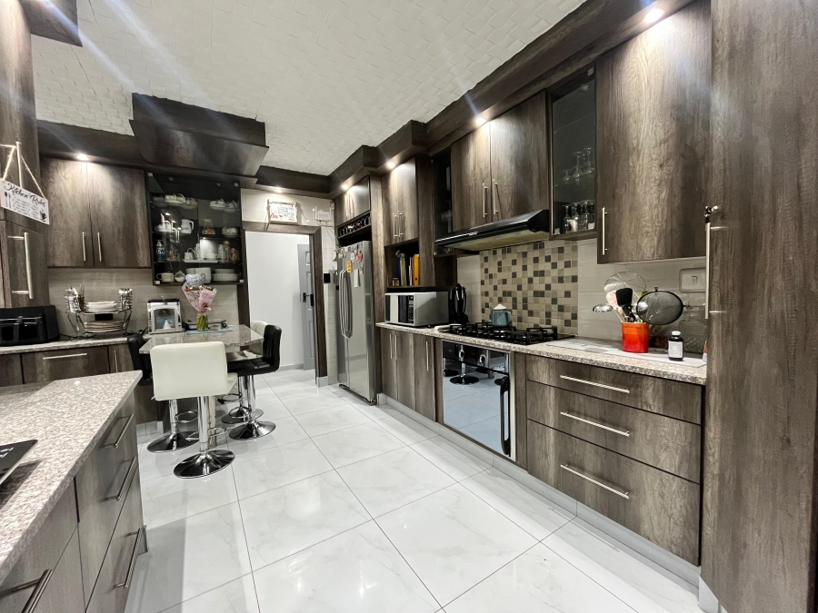 4 Bedroom Property for Sale in Golf Park Gauteng