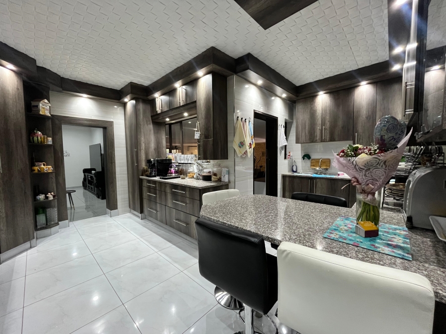 4 Bedroom Property for Sale in Golf Park Gauteng
