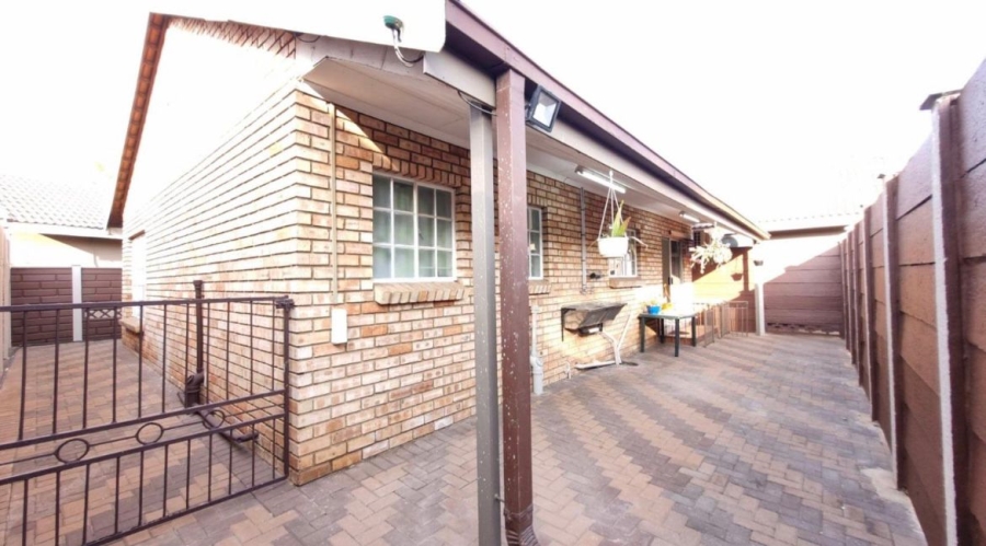 4 Bedroom Property for Sale in Golf Park Gauteng