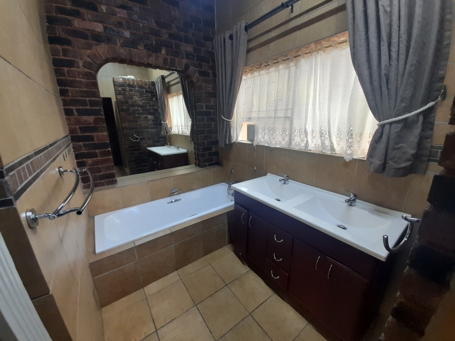 4 Bedroom Property for Sale in Meyerton Ext 6 Gauteng