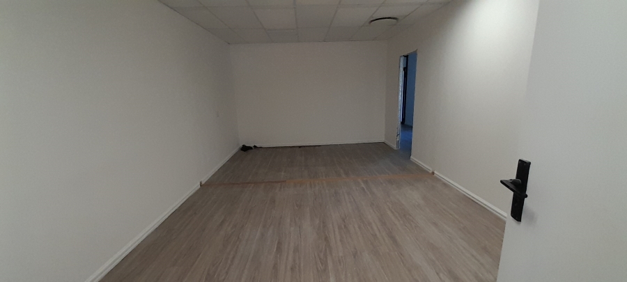 To Let Commercial Property for Rent in Vorna Valley Gauteng