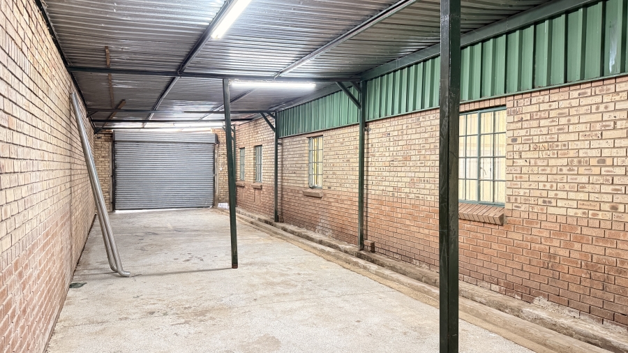 To Let Commercial Property for Rent in Rooihuiskraal Gauteng