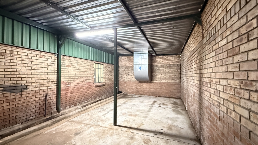 To Let Commercial Property for Rent in Rooihuiskraal Gauteng