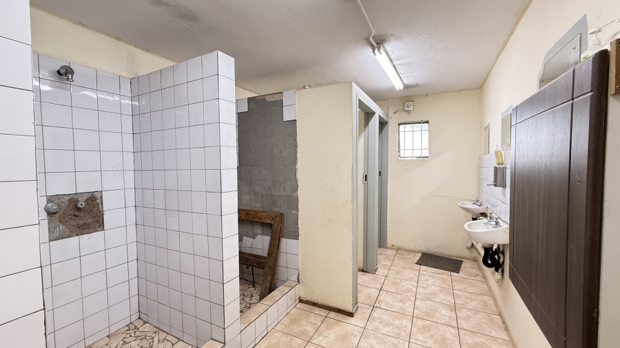 To Let Commercial Property for Rent in Rooihuiskraal Gauteng