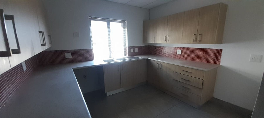 To Let Commercial Property for Rent in Vorna Valley Gauteng