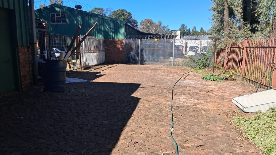 To Let Commercial Property for Rent in Doornkloof Gauteng