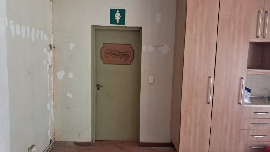 To Let Commercial Property for Rent in Doornkloof Gauteng