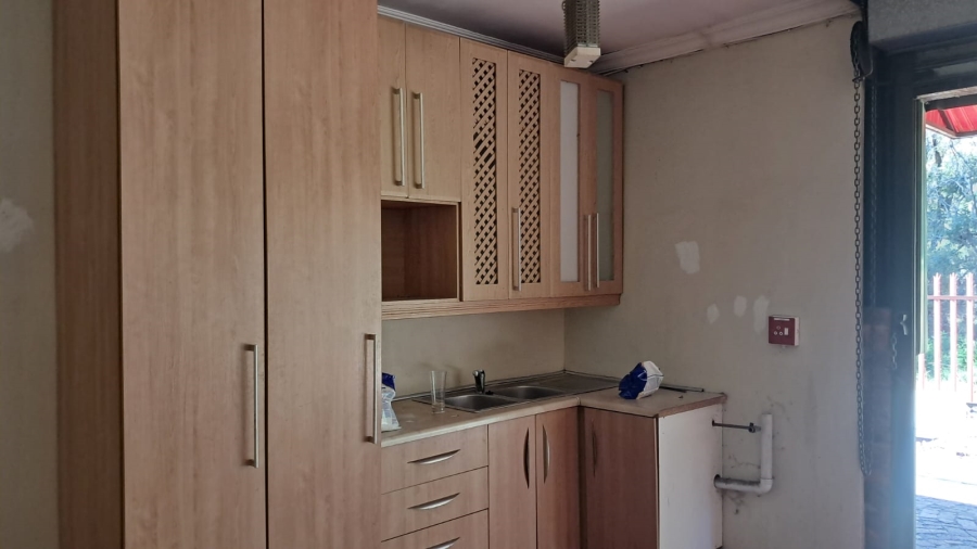 To Let Commercial Property for Rent in Doornkloof Gauteng