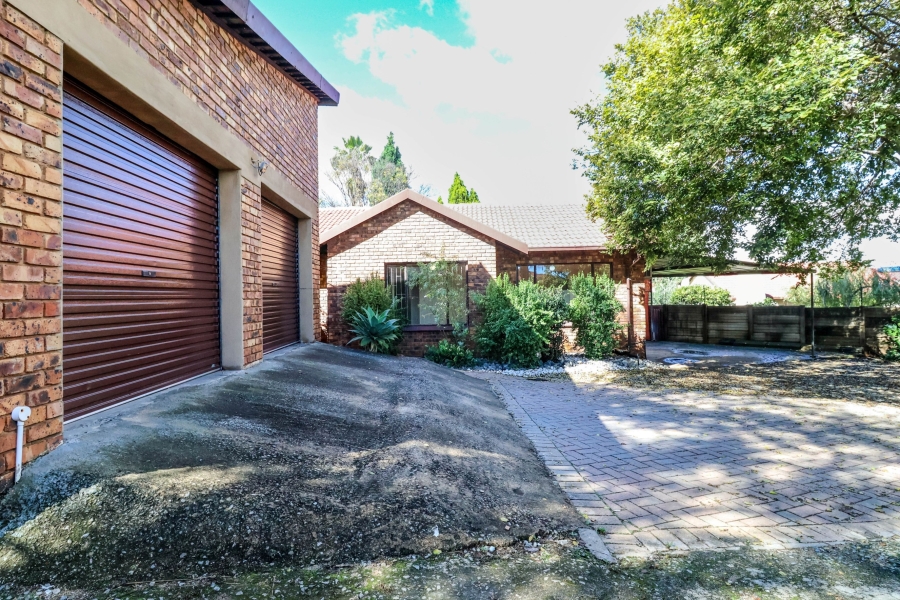 4 Bedroom Property for Sale in The Reeds Gauteng