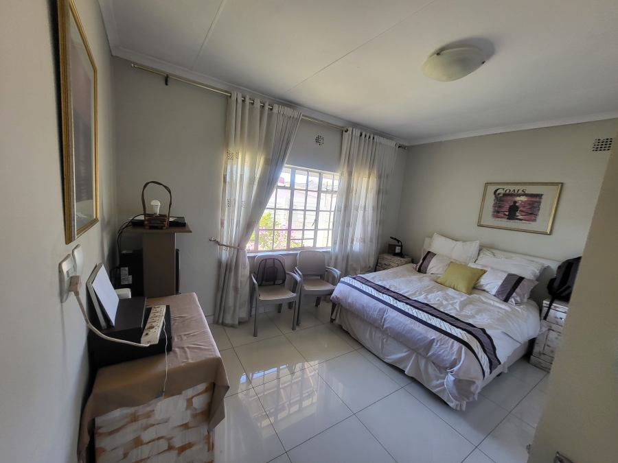 3 Bedroom Property for Sale in Mondeor Gauteng