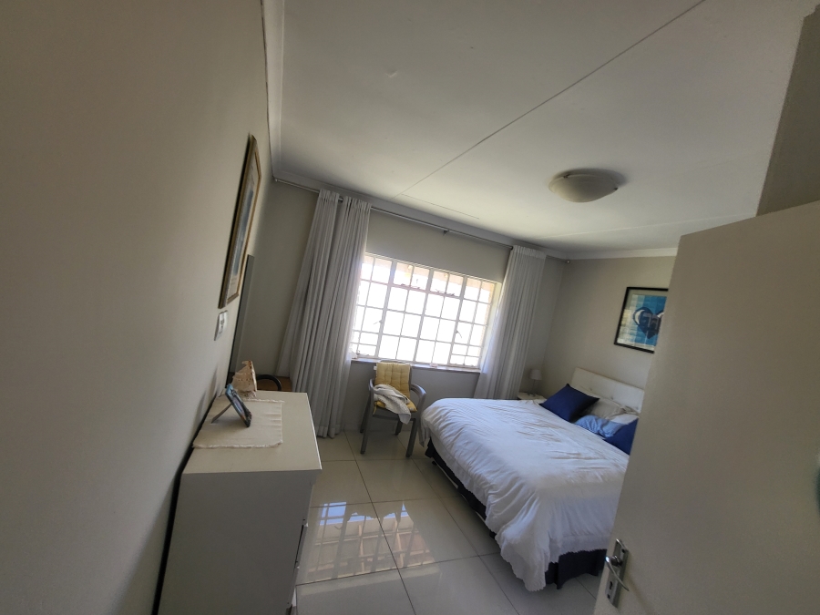 3 Bedroom Property for Sale in Mondeor Gauteng